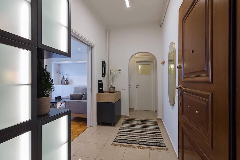 A Unique Apartment In The Historical Center-3Bds Афіни Екстер'єр фото