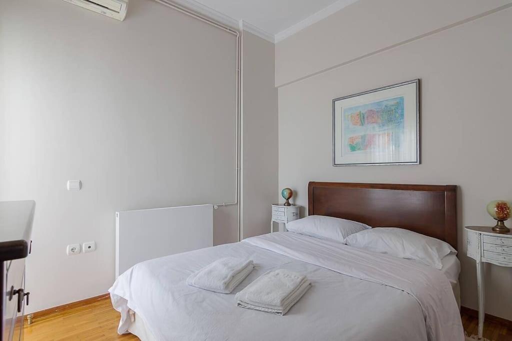 A Unique Apartment In The Historical Center-3Bds Афіни Екстер'єр фото