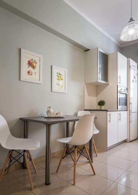 A Unique Apartment In The Historical Center-3Bds Афіни Екстер'єр фото