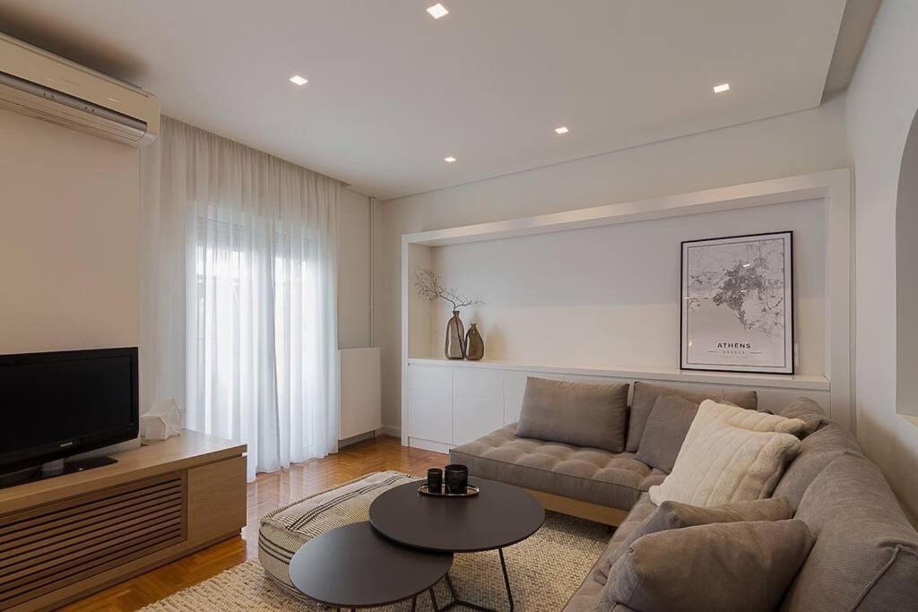 A Unique Apartment In The Historical Center-3Bds Афіни Екстер'єр фото