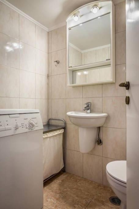 A Unique Apartment In The Historical Center-3Bds Афіни Екстер'єр фото